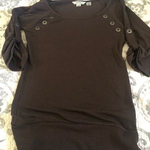 Quarter sleeve women’s top
